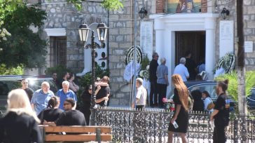 Λόγγος: Σε κλίμα οδύνης το τελευταίο «αντίο» στην Μαρία και τον Ολύμπιο
