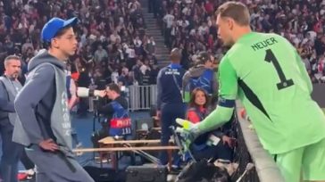 Η αμήχανη στιγμή του Νόιερ με το ball boy