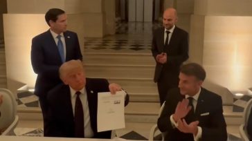 Μακρόν: Η συμφωνία ΗΠΑ – Ιράν ανοίγει τον δρόμο για διαρκή ειρήνη και επαναλειτουργία των Στενών του Ορμούζ