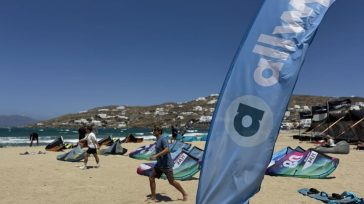 Kitesurf, θέαμα και summer vibes στη Μύκονο