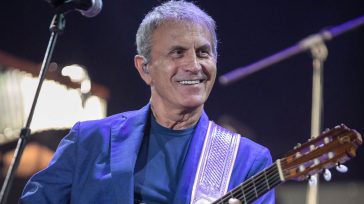 Γιώργος Νταλάρας: Δείτε τη νέα πολυτελή βίλα που χτίζει στην Αντίπαρο
