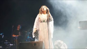 Η Θήβα τίμησε τη Χάρις Αλεξίου δίνοντας το όνομά της στο Δημοτικό Ωδείο της πόλης