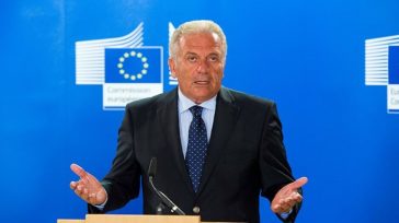 Δημήτρης Αβραμόπουλος: Βήμα βήμα η διαδικασία μετά το ευρωπαϊκό ένταλμα σύλληψης