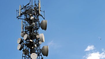 Εξαρθρώθηκε σπείρα που ξήλωνε εξαρτήματα από κεραίες κινητής τηλεφωνίας