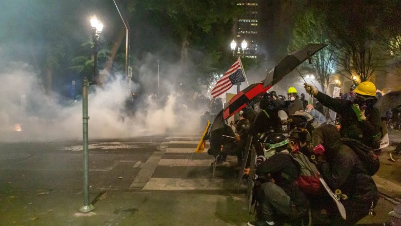 ΗΠΑ: χαρακτηριστική εικόνα από τις ταραχές έξω από το Κέντρο Κράτησης Prairieland στο Άλβαραντο του Τέξας