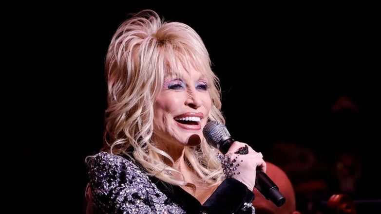 Dolly Parton: Η πρώτη εμφάνιση μετά το πρόβλημα υγείας