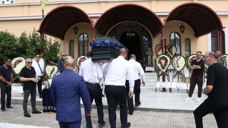 Σε κλίμα οδύνης το τελευταίο αντίο στον Τάκη Γκώνια