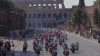 Viva Vespa: Το θρυλικό σκούτερ κλείνει 80 χρόνια ζωής – 10 χιλιάδες βέσπες παρέλασαν στη Ρώμη