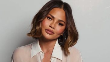 Chrissy Teigen: Τι απαντά για τις φωτογραφίες με γυμνό στήθος