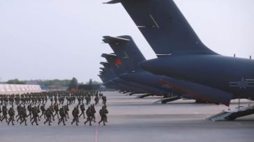 Κίνα: Επίδειξη ισχύος με το μεταγωγικό Y-20 και τις νέες εκδόσεις του