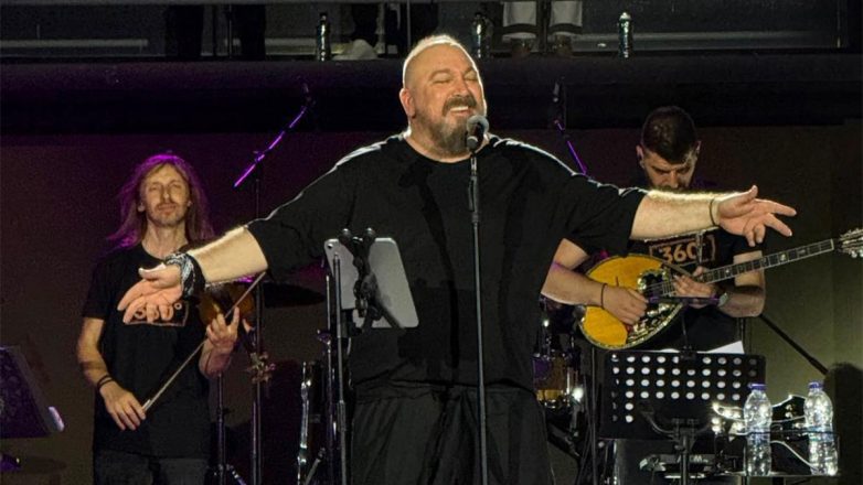 Γιώργος Αλκαίος: Εκρηκτική πρεμιέρα με ένα κατάμεστο Βεάκειο – Επόμενοι σταθμοί Θεσσαλονίκη και Μαρούσι