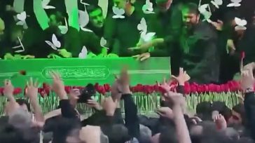 Χαμενεΐ: Λαϊκό προσκύνημα με κραυγές εκδίκησης