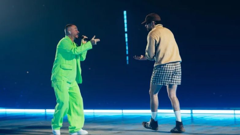 Bad Bunny: Η viral εμφάνιση με τον J Balvin στη σκηνή στο Παρίσι Bad Bunny: Η viral εμφάνιση με τον J Balvin στη σκηνή στο Παρίσι