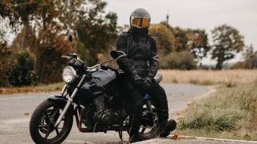 Καλοκαιρινά μπουφάν μηχανής: Οδηγήστε με ασφάλεια στον καύσωνα