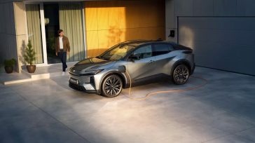 Toyota HomeCharge: Ποια είναι τα έξη βήματα για τις εξηλεκτρισμένες λύσεις που προσφέρει η γιαπωνέζικη φίρμα