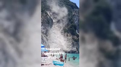 Κεφαλονιά: Βίντεο από κατολίσθηση στην παραλία του Μύρτου