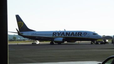 Τι λέει η Ryanair για το περιστατικό με το σπασμένο παράθυρο και τον τραυματισμό επιβάτη
