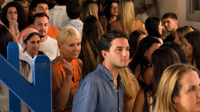 Νατάσα Παζαΐτη: Σπάνια εμφάνιση με τον 23χρονο γιο της, Αλέξανδρο Καραμανλή στα Ματογιάννια