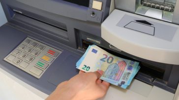 «Ψηφιακό ξεμπλοκάρισμα» για τους τραπεζικούς λογαριασμούς: Πώς γίνεται η άρση κατασχέσεων