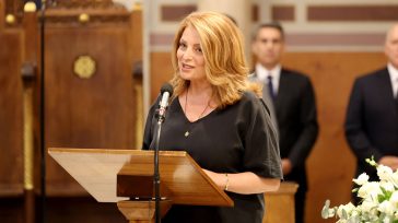 «Καλό σου ταξίδι, μαμά Μαρία»: Η Άντζελα Γκερέκου συγκλόνισε τη Μητρόπολη με τον επικήδειο για τη Μάρω Κοντού