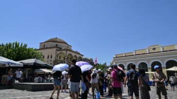 Καιρός: Τριήμερος καύσωνας με 40άρια – Απότομη αλλαγή από Τρίτη με βροχές
