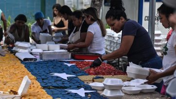 Βενεζουέλα: Μια τεράστια τούρτα για τα παιδιά της σεισμόπληκτης Γουάιρα