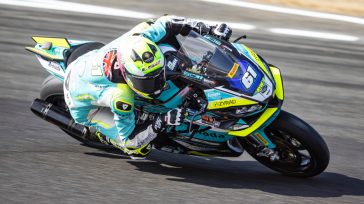 Η Aprilia λάμπει ξανά στο BSB στο Brands Hatch