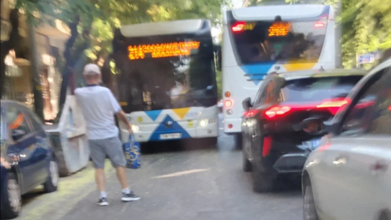 Κυκλοφοριακός εφιάλτης η οδός Φορμίωνος στον Βύρωνα Κυκλοφοριακός εφιάλτης η οδός Φορμίωνος στον Βύρωνα