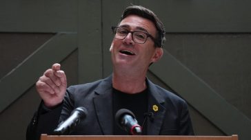 Βρετανία: Ο Άντι Μπέρναμ θα εργάζεται από το Μάντσεστερ τουλάχιστον μία ημέρα την εβδομάδα