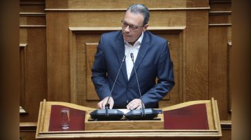 Φάμελλος: «Πυρά» κατά της Κουμουνδούρου μετά την ανεξαρτητοποίησή του
