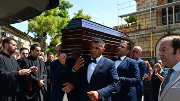 Μαίρη Λίντα: Αυτή ήταν η πιο συγκινητική στιγμή στο τελευταίο αντίο