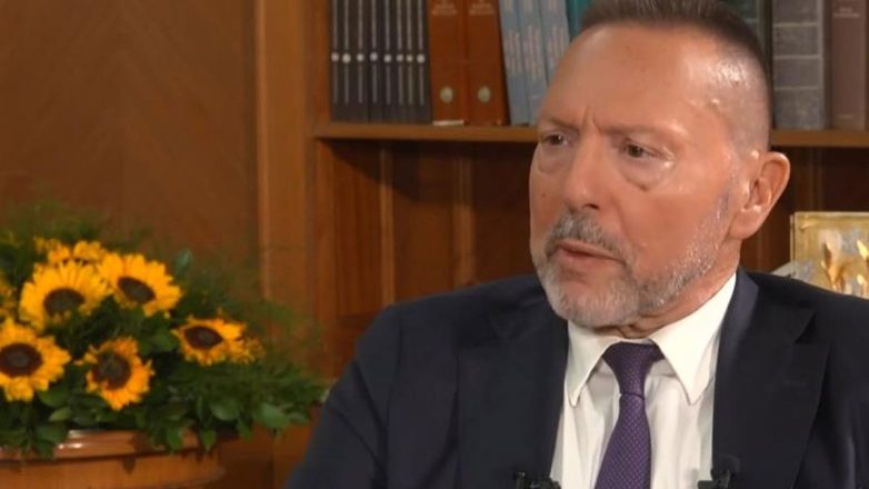 Στουρνάρας: «Τρέλα» η επαναφορά της 13ης σύνταξης Στουρνάρας: «Τρέλα» η επαναφορά της 13ης σύνταξης