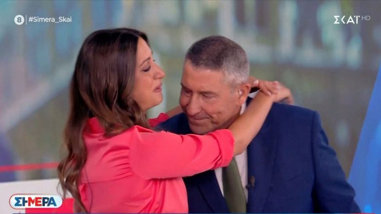Συγκινήθηκε η Μάρω Καρούση αποχαιρετώντας τον Άκη Παυλόπουλο – «Εις το επανιδείν» Συγκινήθηκε η Μάρω Καρούση αποχαιρετώντας τον Άκη Παυλόπουλο – «Εις το επανιδείν»