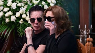 Μαίρη Λίντα: Συγκινημένη η κόρη της, Ευαγγελία στη κηδεία της