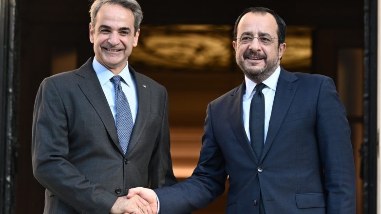 Συνάντηση Μητσοτάκη – Χριστοδουλίδη: Η Ελλάδα στηρίζει εμπράκτως την Κύπρο