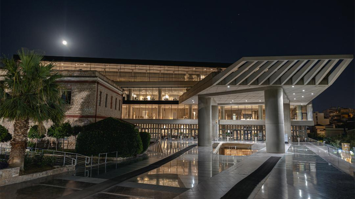 Πανσέληνος με θέα τον Ιερό Βράχο: Το Μουσείο Ακρόπολης μένει ανοιχτό έως τα μεσάνυχτα