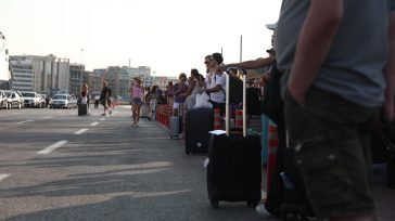 Στο «κόκκινο» η έξοδος των αδειούχων – Aυξημένη κίνηση στα λιμάνια