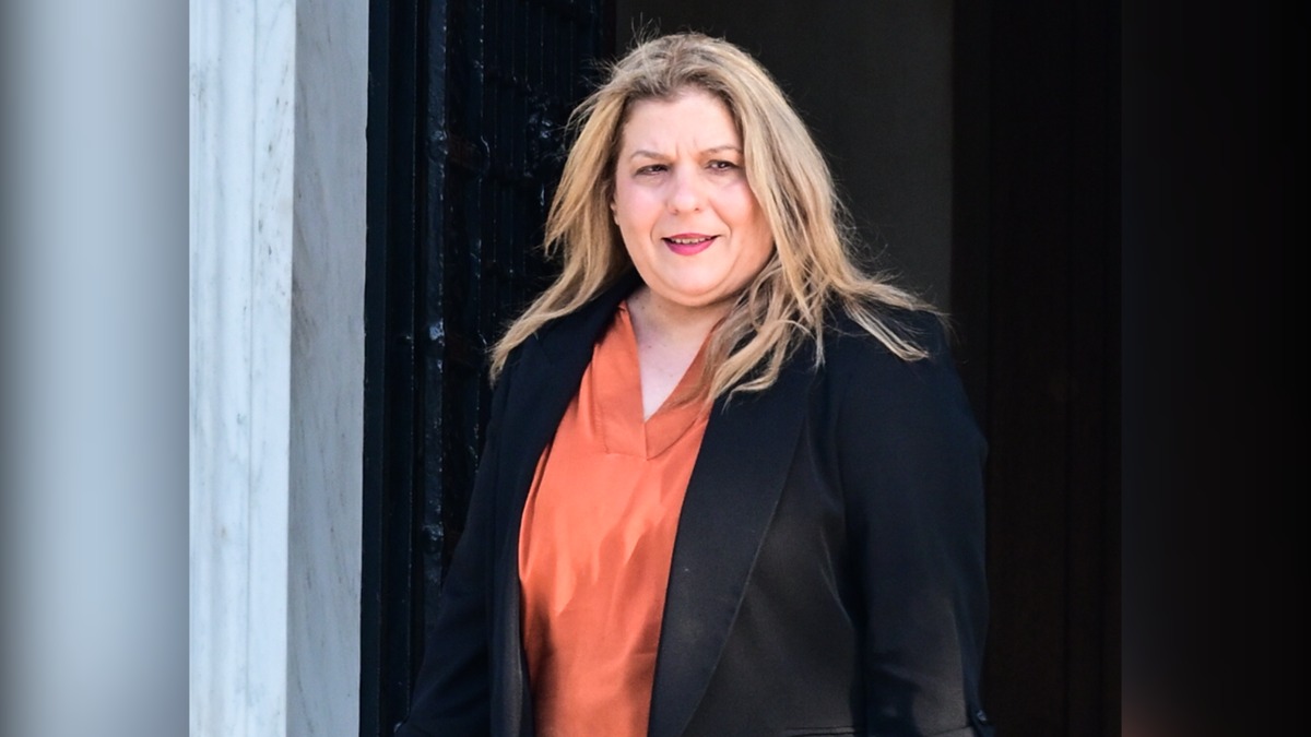Μαρία Συρεγγέλα: «Το Σύνταγμα ανήκει στους πολίτες, όχι στα κόμματα»