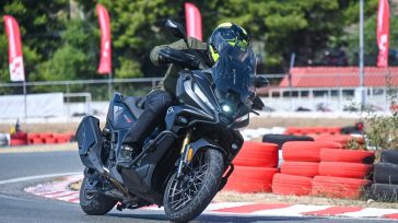 Οδηγούμε το δικύλινδρο Adventure Voge SR450X