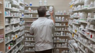 WSJ: «Ψαλίδι» στην ασφάλιση υγείας και στα φάρμακα πολιτών άνω των 65 ετών εξετάζεται στις ΗΠΑ