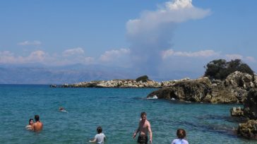 Σε ποιες παραλίες της Αττικής απαγορεύεται η κολύμβηση