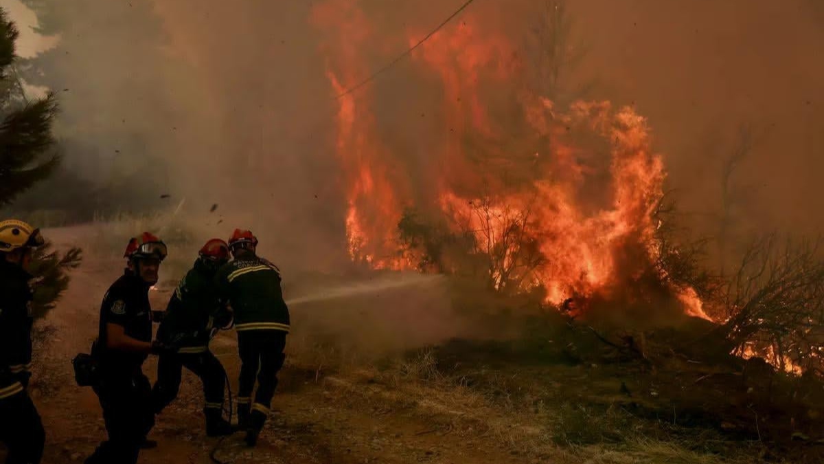 «Η φωτιά στην Κρήτη καίει με οδηγό τον άνεμο»