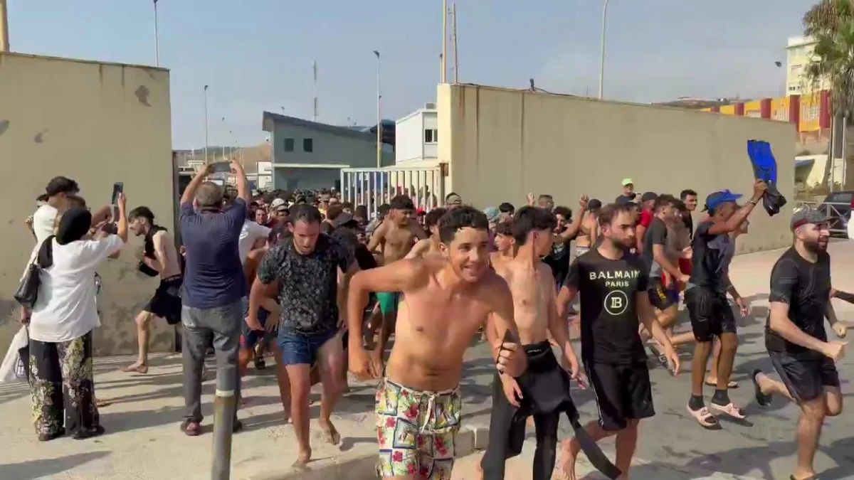 Μαζική εισβολή χιλιάδων μεταναστών από το Μαρόκο στη Θέουτα