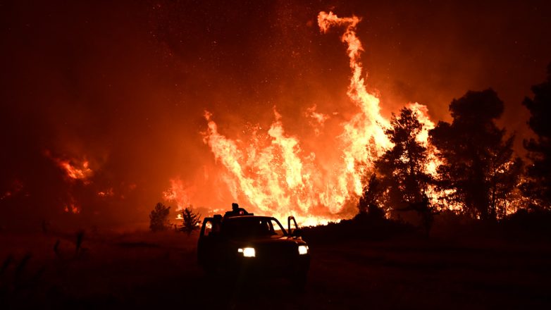 Πυρκαγιά στην Αχαΐα: Μήνυμα του 112 για άμεση απομάκρυνση των κατοίκων από τον Φλόκα Πυρκαγιά στην Αχαΐα: Μήνυμα του 112 για άμεση απομάκρυνση των κατοίκων από τον Φλόκα