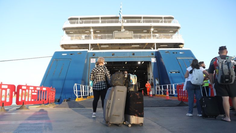 Ήρθη το απαγορευτικό απόπλου – Κανονικά τα δρομολόγια από Πειραιά, Ραφήνα και Λαύριο Ήρθη το απαγορευτικό απόπλου – Κανονικά τα δρομολόγια από Πειραιά, Ραφήνα και Λαύριο