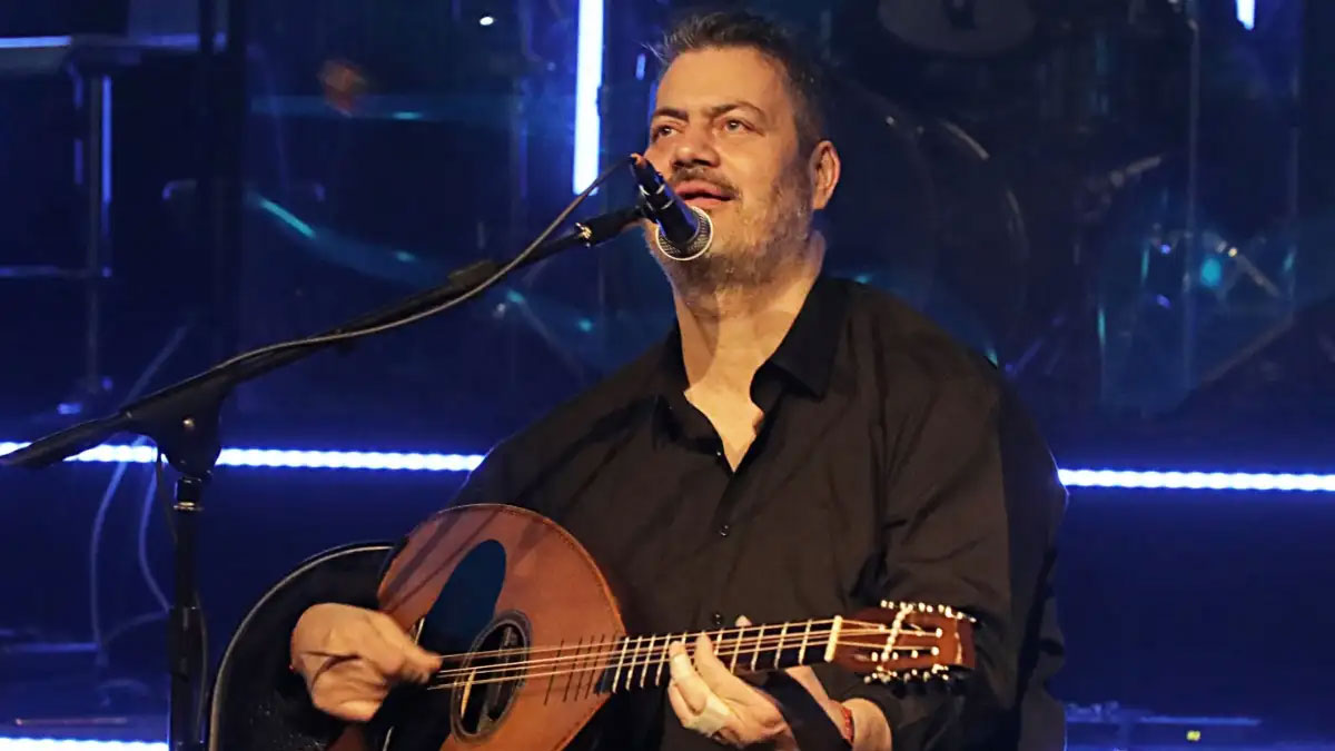 Μανώλης Κονταρός: Ακύρωσε την εμφάνισή του στο Ρέθυμνο λόγω των καταστροφικών πυρκαγιών