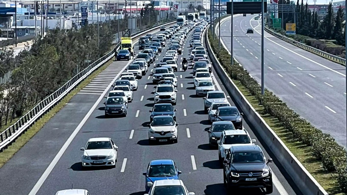 Τροχαίο ατύχημα μετά τον κόμβο Παιανίας στο ρεύμα προς Αεροδρόμιο – Αριστερές λωρίδες κλειστές