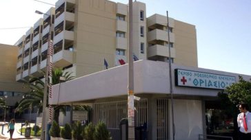 Δύο πυροσβέστες μεταφέρθηκαν στο νοσοκομείο