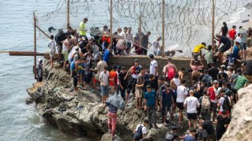 Θέουτα: Επέστρεψαν οικειοθελώς στο Μαρόκο 48.200 μετανάστες