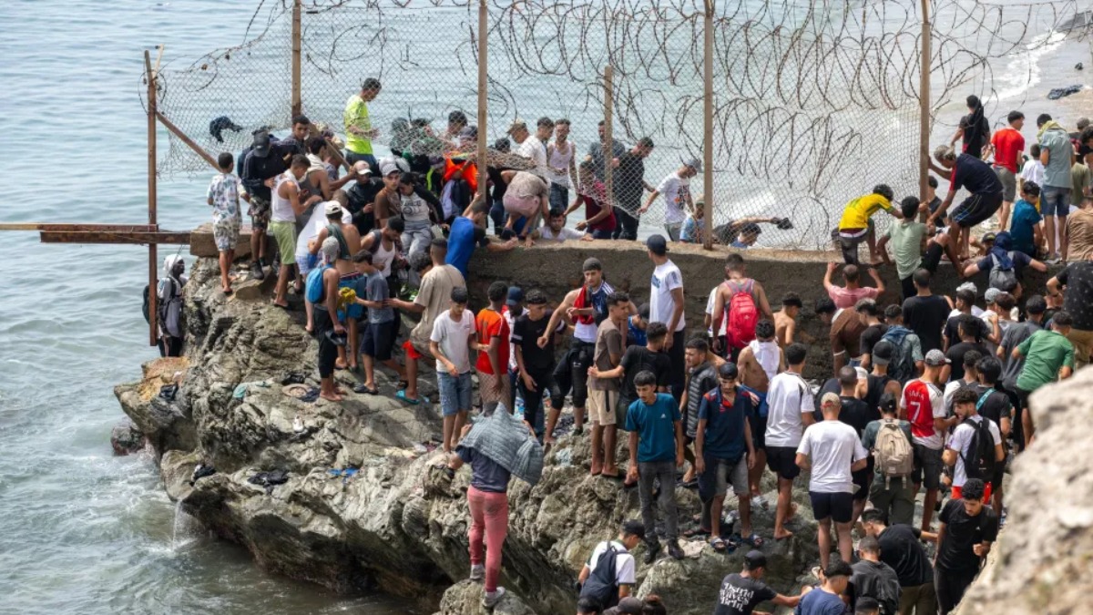 Θέουτα: Επέστρεψαν οικειοθελώς στο Μαρόκο 48.200 μετανάστες